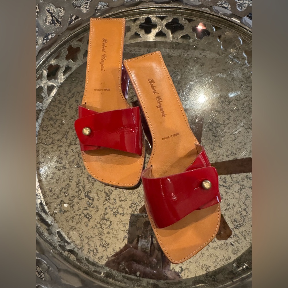 Vintage Robert Clergeri Patent Leather Mules with Kitten Heels
Size 37.5